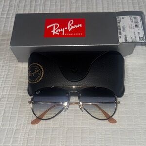 Ray-Ban Gradient Aviator Sunglasses with Black and Silver Frame